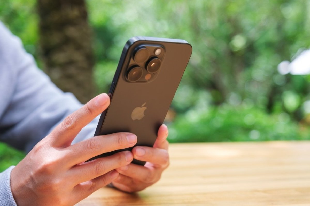 Прогласен е најдосадниот телефон за 2025 година: Критикуван е, но продажбата ги руши сите рекорди