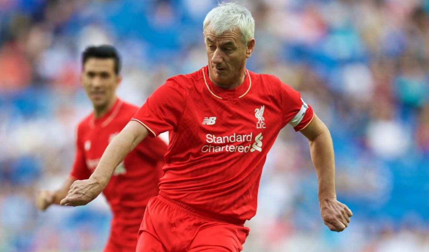 Најдобриот стрелец во историјата на Ливерпул завршил во болница!