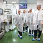 Пуштена во употреба новата микробиолошка лабораторија за квалитет на „Aлкалоид“ при официјалната посета на владина делегација на компанијата