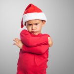 Детето не сака фотографија со Дедо Мраз? Време е да престанете да инсистирате, велат експертите
