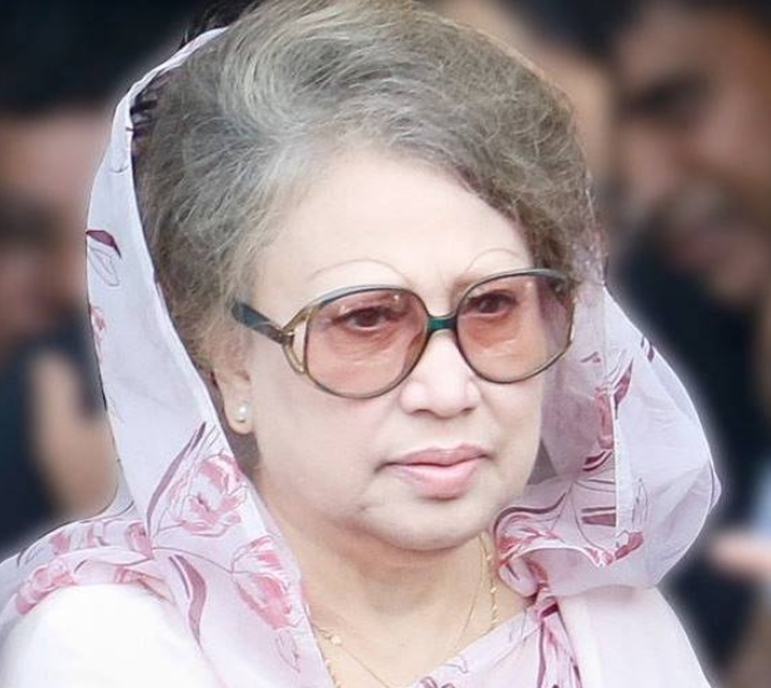 Стотици илјади луѓе присуствуваат на погребот на поранешната премиерка на Бангладеш