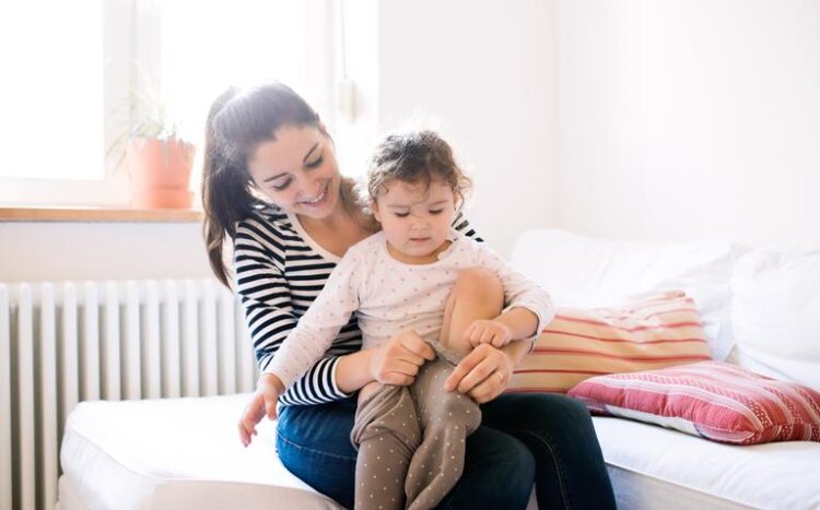 Самостојноста на детето започнува со облекувањето – не го прекинувајте