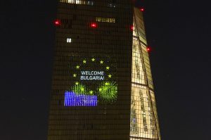 „Добредојде, Бугарија“ – светна на зградата на Европската централна банка во Франкфурт