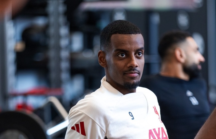 Исак заврши на операција – го чека пауза од неколку месеци!