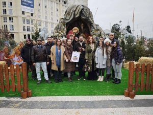 Божикната пештера поставена на плоштадот – најава за величествен Бадник