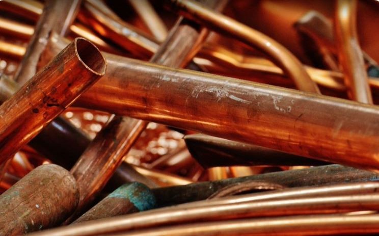 Бакарот руши рекорди: Што стои зад ненадејниот скок на цените?