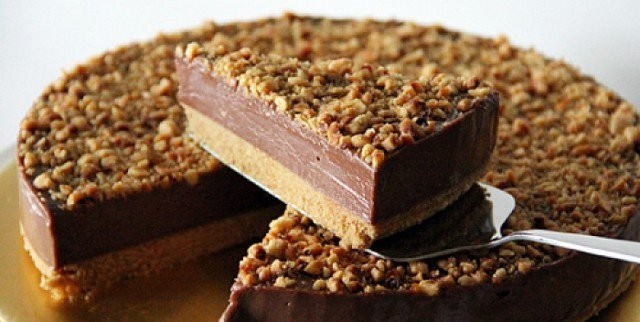 Новогодишен чизкејк „фереро розе“ – брз десерт што ќе ги воодушеви гостите