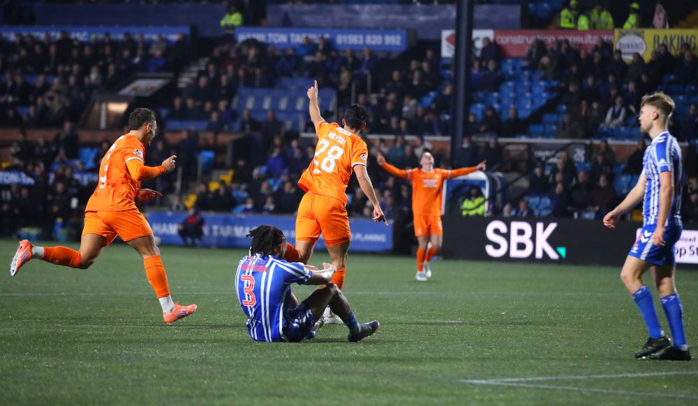 Бојан Миовски во идеалниот тим на колото во Шкотска!