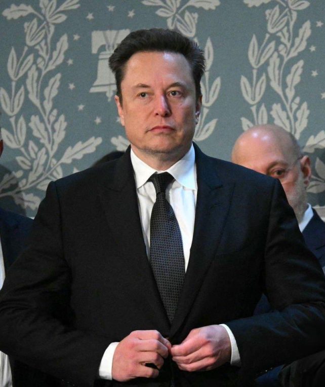Илон Маск, според Форбс, тежи 600 милијарди долари