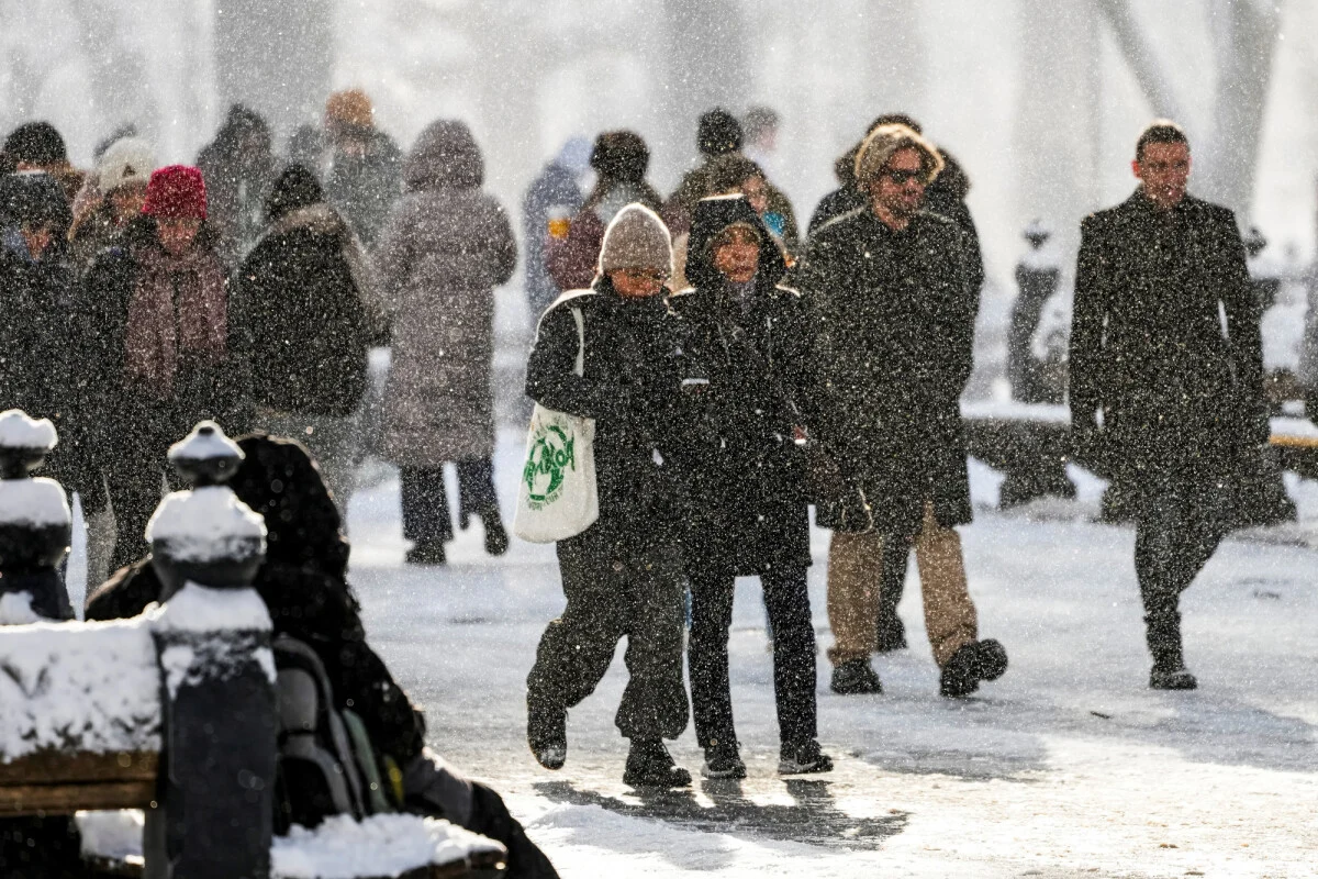 Снежните врнежи го претворија Њујорк во зимска бајка: Снимена е посебна идила во Централ Парк
