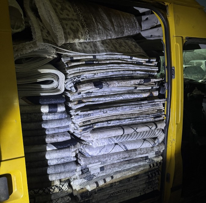 Запленети 300 теписони и стази без документација