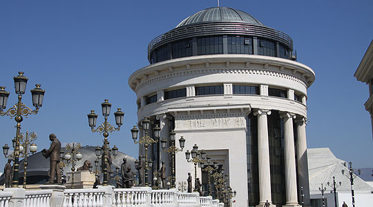 Татко и син осомничени за илегална трговија со марихуана