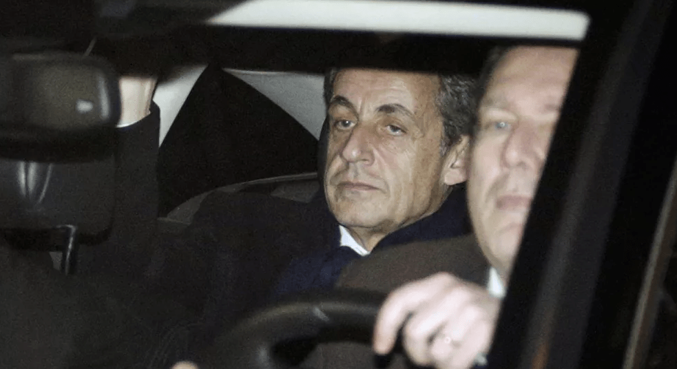 Никола Саркози ја започнува промоцијата на книгата еден месец по ослободувањето од затвор