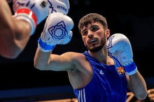 Арјан Исени спорен од Неркуз Салимов на Светското бокс првенство