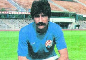 Македонскиот фудбал во жалост: Почина легендата Васил Рингов