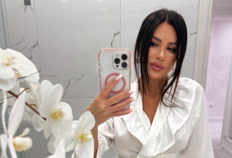 Станија Добројевиќ подготвена за жешка акција: Старлетата во провокативна облека прати поздрав од бањата