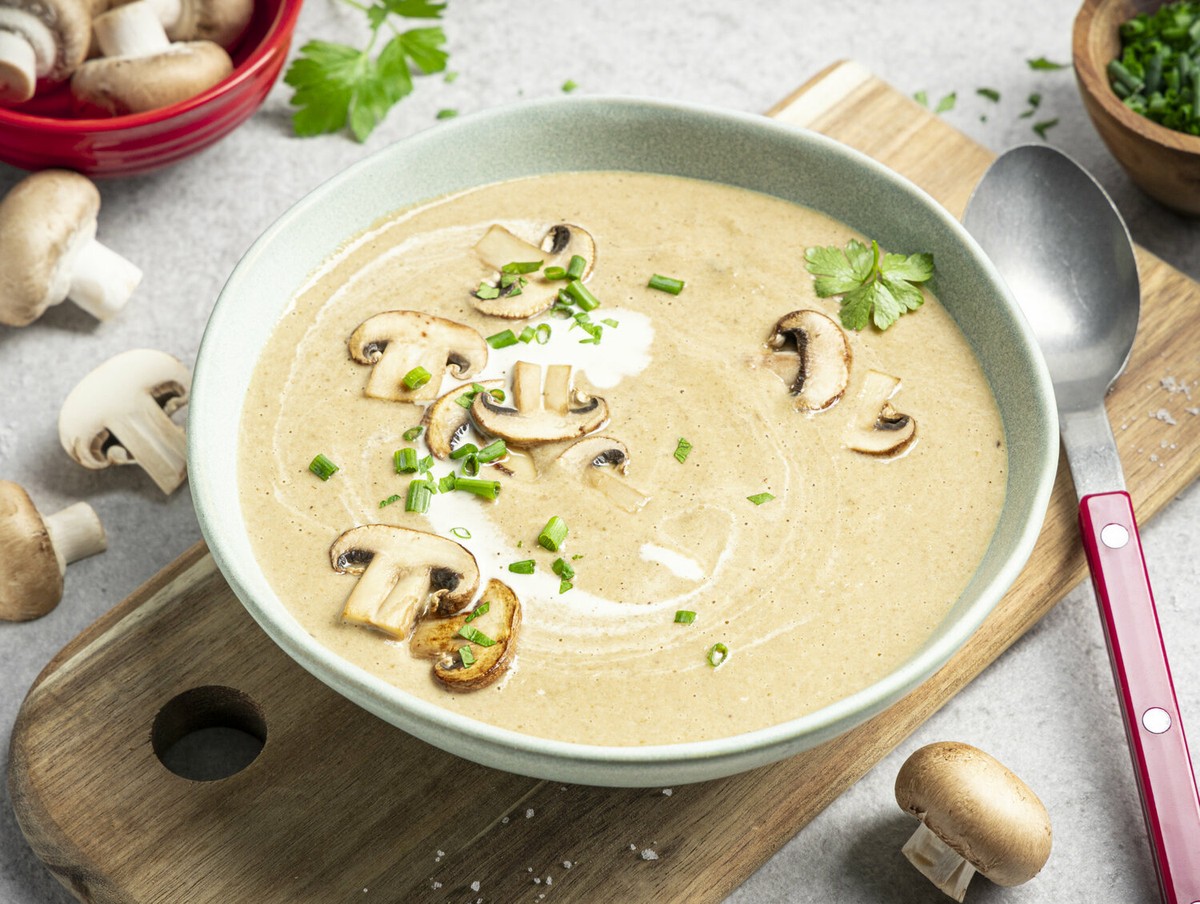 Најдобриот рецепт за крем супа од шампињони: Тајната е во павлаката!
