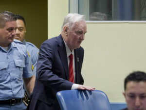 Москва бара Ратко Младиќ да биде ослободен, или пак казната да ја отслужи во Србија