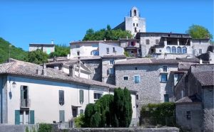 (ФОТО) Pont-de Barret – Жителите на едно француско село започнале кампања за споделување автомобил и го подобриле чувството за заедница