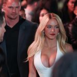 Сидни Свини мами воздишки во фустан со длабоко деколте (ФОТО и ВИДЕО)