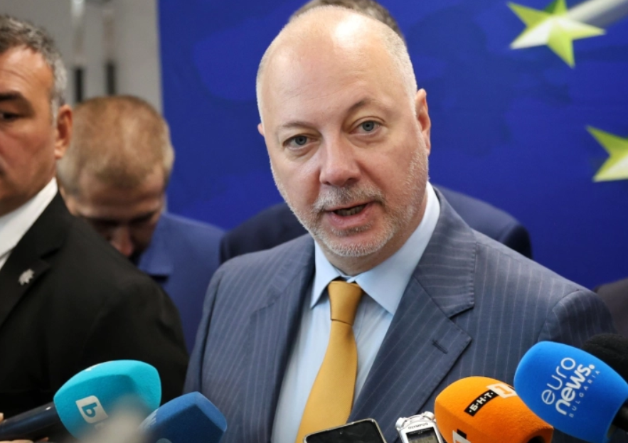 ПАДНА ВЛАДАТА НА РОСЕН ЖЕЛЈАСКОВ: По масовните протести, бугарската влада си поднесе оставка