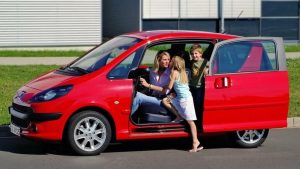 Пежо пред 20 години: Несекојдневниот 1007 беше првиот „00“ модел