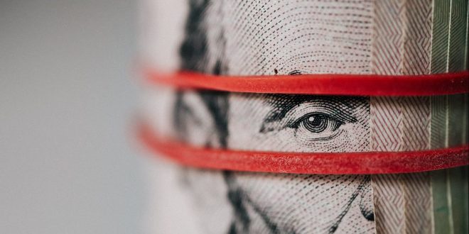 Aмериканскиот долар бележи еден од најголемите падови во последните осум години