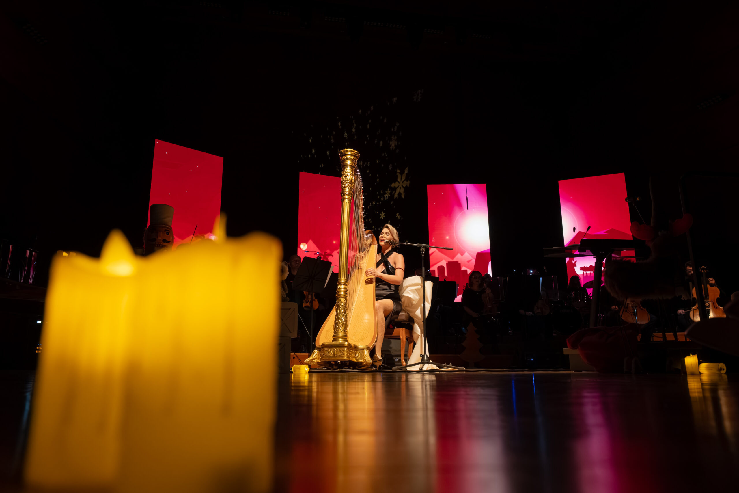 Празнична магија во Филхармонија: Sarah Mace and the Girlzz со предновогодишен концерт за паметење