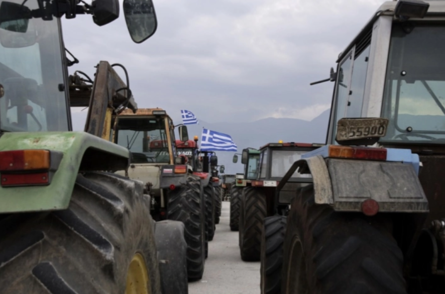 ПОВТОРНО БЛОКИРАНИ ГРАНИЦИ: Грчките земјоделци не отстапуваат од барањата