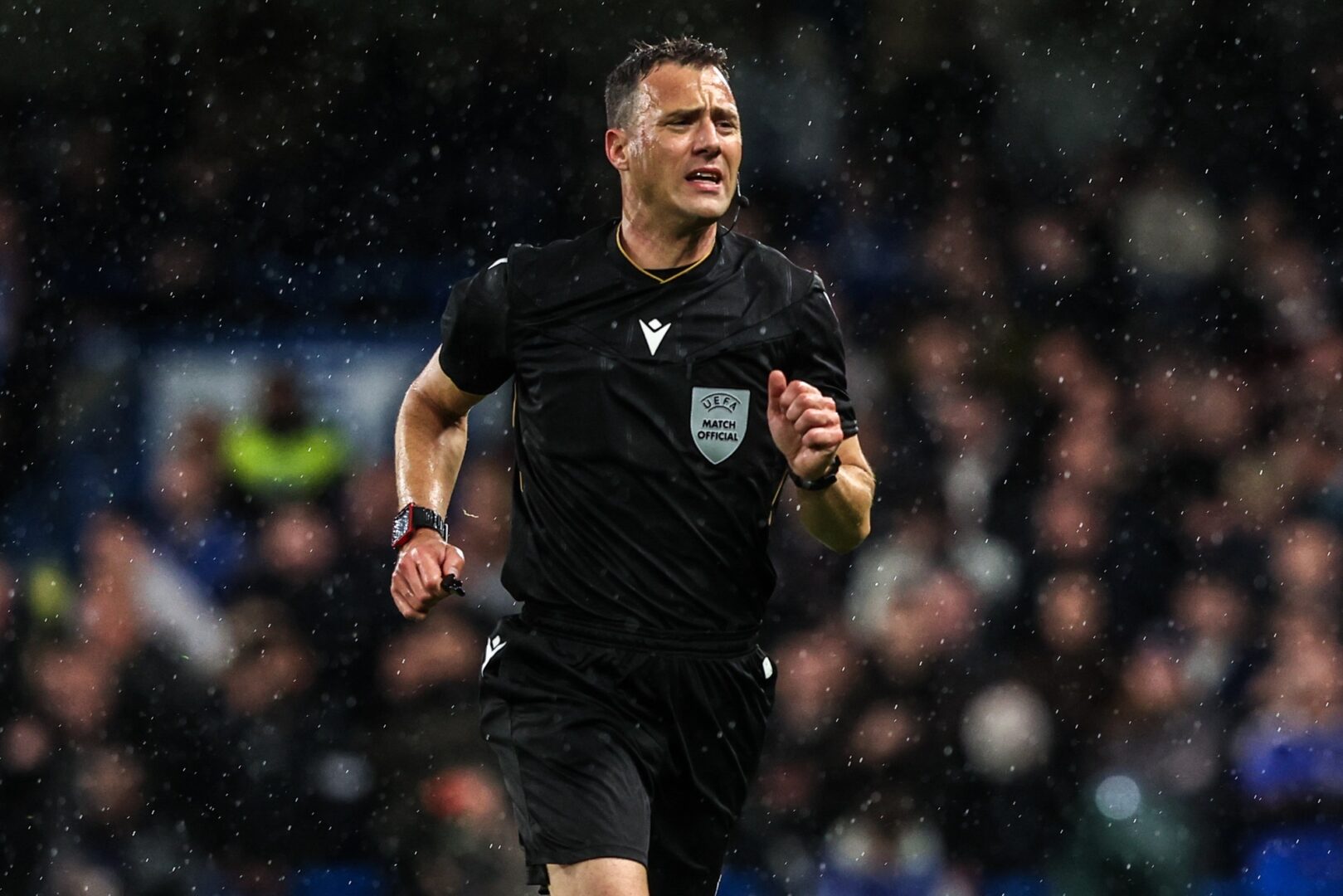 (Видео) Италијаните бесни на судијата Феликс Цвајер