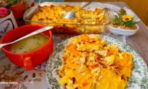 (ВИДЕО) ЗАПЕЧЕНИ ТЕСТЕНИНИ СО ЈОГУРТ: Рецепт за секој што сака брз ручек или е почетник во кујната