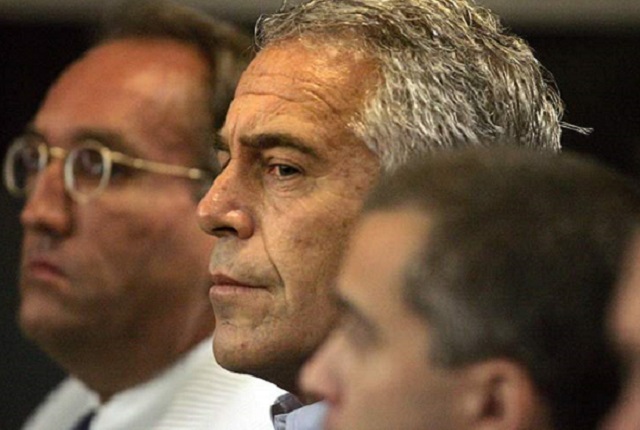 Администрацијата на Трамп почна со објавувањето стотици илјади „документи Епштајн“