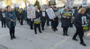 Семејствата на загинатите во „Пулс“: Kај нас празниците болат најмногу, ги броиме празните столчиња