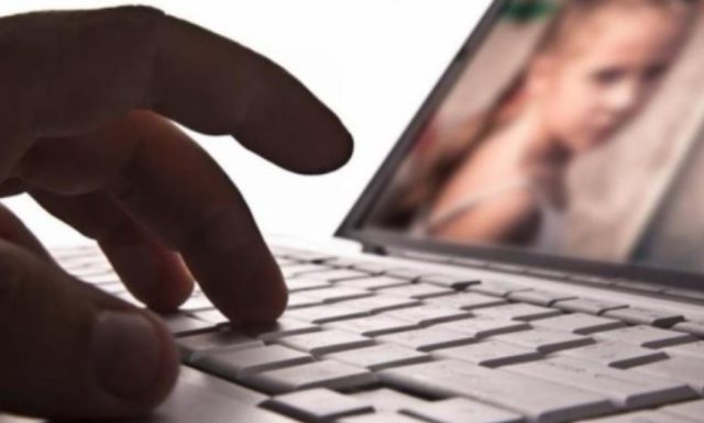 Падна посетеноста на сајтовите 18+, а пораснало користењето ВПМ во Британија