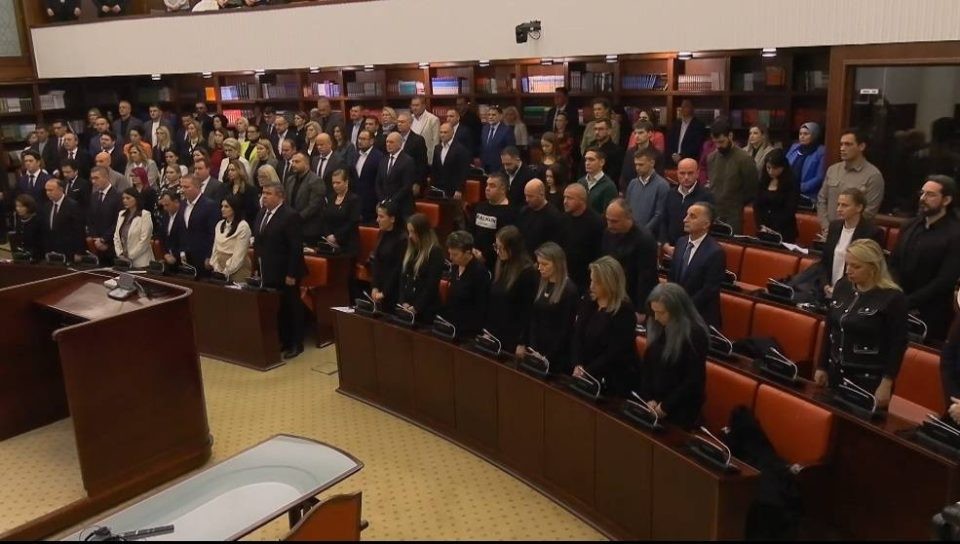 Родителите на загинатите деца од Кочани во Собранието, анкетната комисија започна со работа