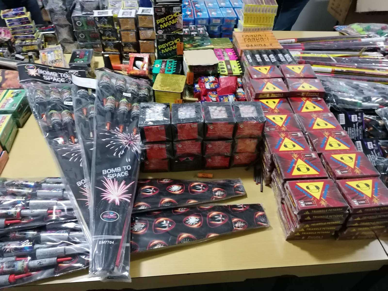 Запленети илјадници парчиња пиротехника во Скопје и во Куманово, приведени се три лица