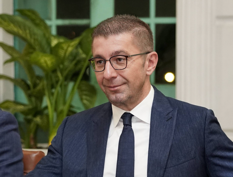 Мицкоски: Додека сум јас премиер, ниту еден бегалски шатор нема да никне во Македонија