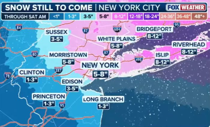 СНЕЖНА БУРА ВО ЊУЈОРК: Стотици летови се откажани, властите ги повикуваат жителите да избегнуваат патувања и да останат дома