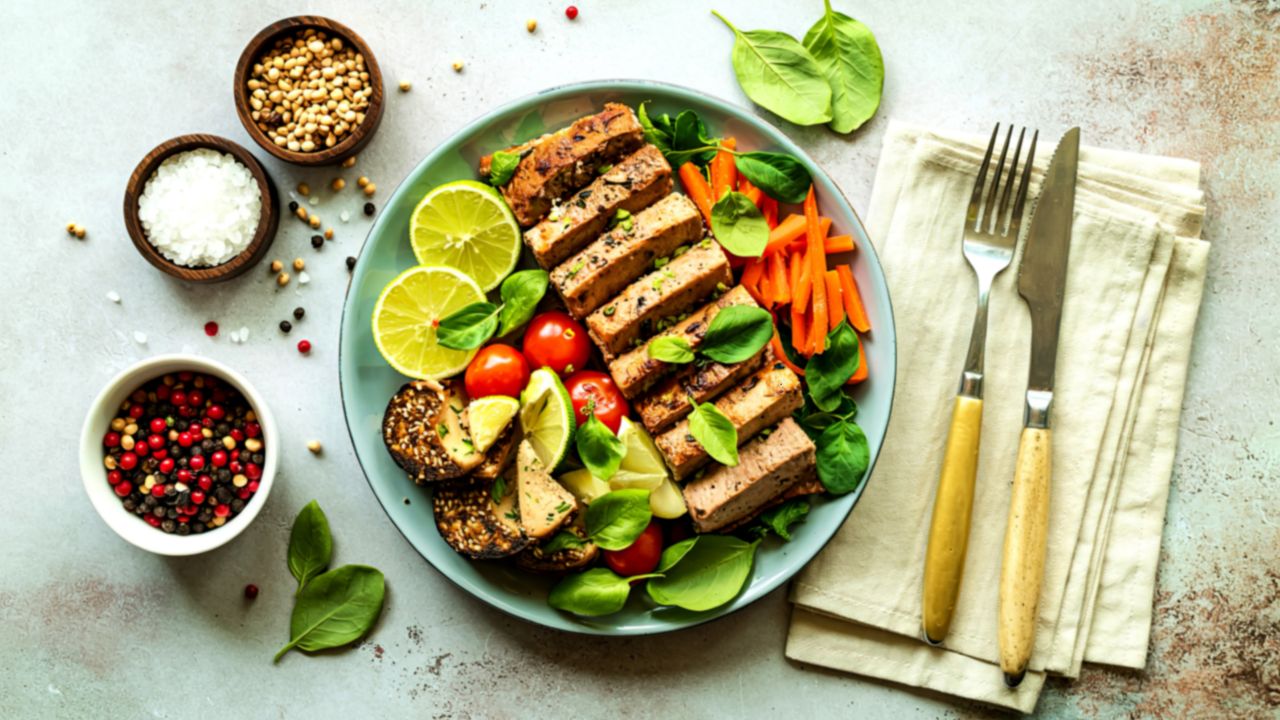 Зошто КАЛОРИСКИТЕ ПОТРЕБИ природно опаѓаат како што старееме?