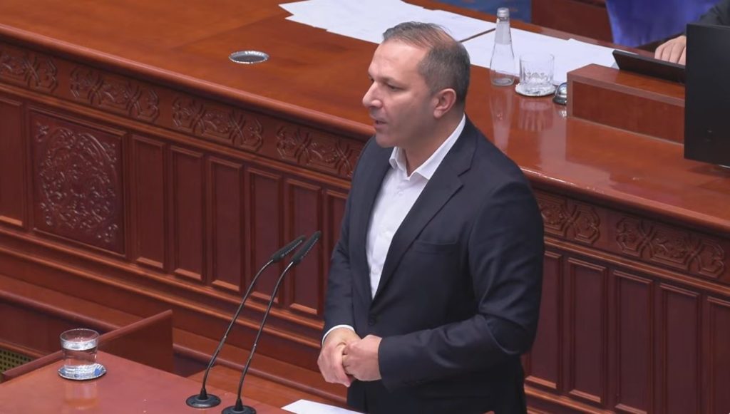 Пратениците на СДСМ ја напуштија собраниската седница за пратенички прашања и за резолуцијата на власта против нелегалната миграција