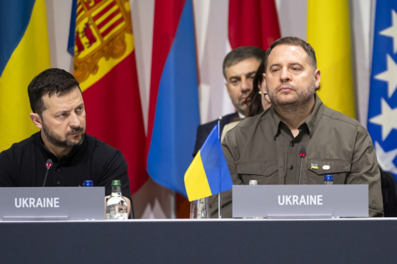 Зошто корупцискиот скандал е катастрофален за Зеленски