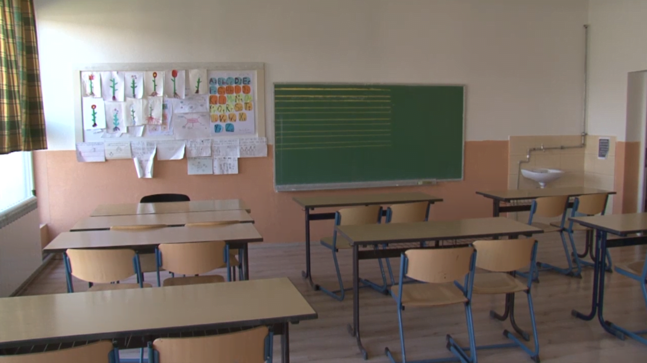 Учениците од денеска на зимски распуст