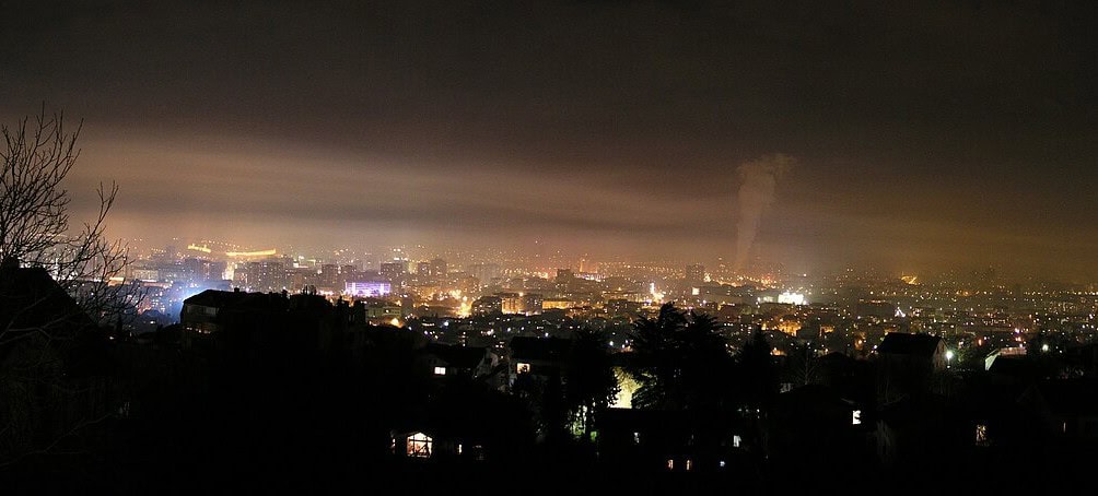 СКОПЈЕ ДЕНЕС ТРЕТ НАЈЗАГАДЕН ГРАД ВО СВЕТОТ: IQ Air излезе со предупредување за квалитет на воздух во Југоисточна Европа и препорака за носење маски