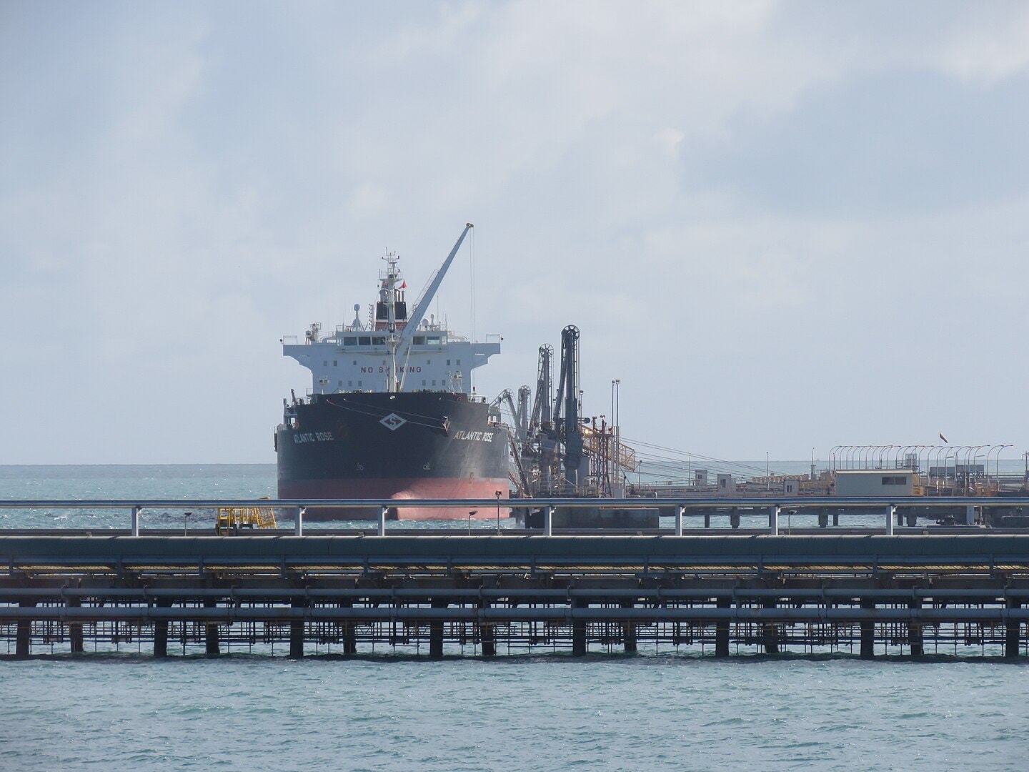 НАЈНОВИ ПРОГНОЗИ ЗА ЦЕНИТЕ НА „ЦРНОТО ЗЛАТО“: 2026 ќе биде година без големи ценовни изненадувања