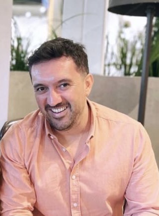 Администрацијата: или ќе прави пари, или ќе почне да чита. Средниот терен полека станува опасна средина.