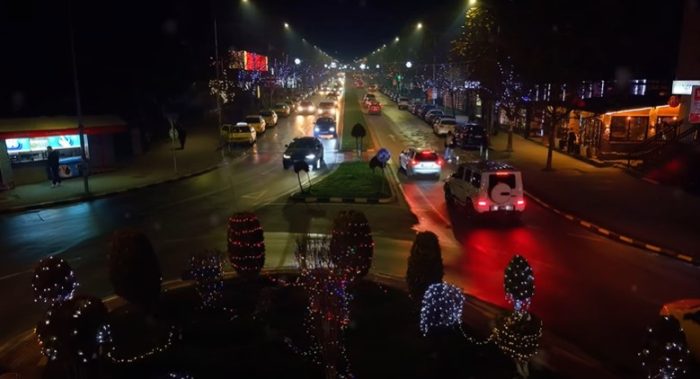 Кичево за прв пат блеска во најубавото предновогодишно празнично руво