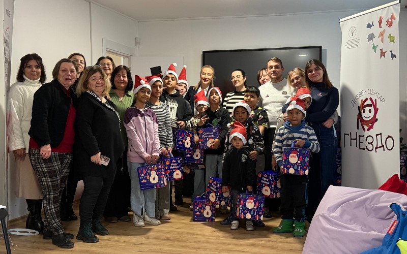 Новогодишни пакетчиња за деца преку програмата Magenta Moments на Македонски Телеком