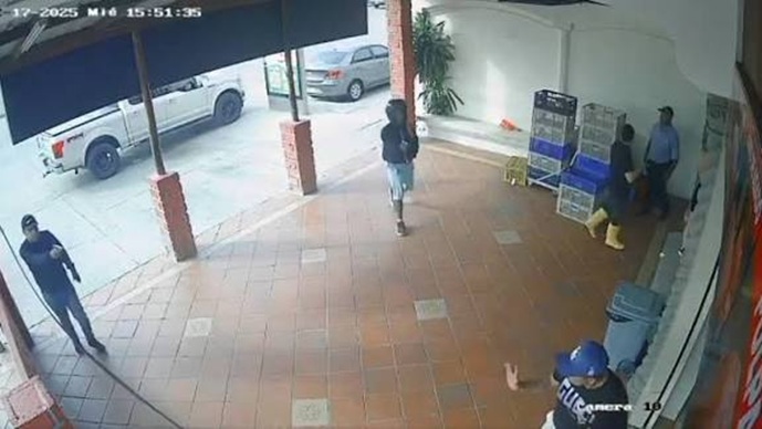 Брутални сцени: Објавена снимка од убиството на фудбалерот во Еквадор (ВИДЕО)