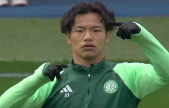 Јапонски фудбалер со начинот на загревање ги изненади сите (ВИДЕО)