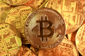 Биткоин паѓа под 90.000 долари додека загриженоста за AI го намалува апетитот за ризик